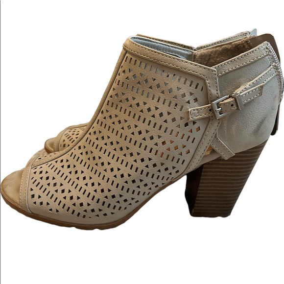 Daisy Fuentes Tan Peep Toe Boot Heel Size 8 - Picture 3 of 8